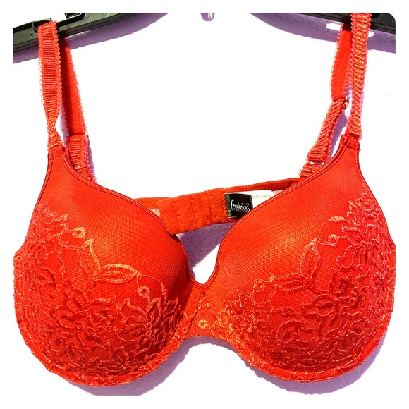Sexy Red Frederick’s of Hollywood Bra - Picture 1 of 4